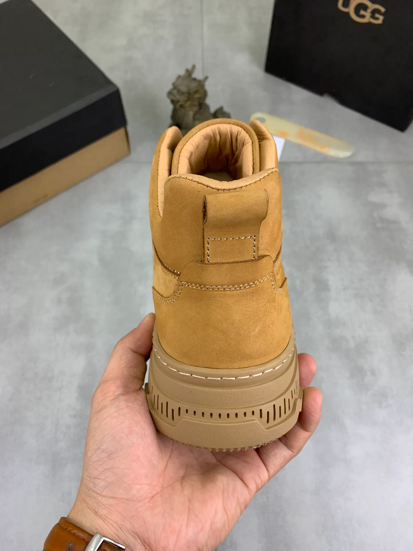 Men's Men's Shoes P620 [New Style] 💰 🆘 "Real Wool" [UGG] 👉 Popular men's shoes official website synchronization 🔰 Genuine quality [proud] is not comparable to the imitations in the general market 🌀 The upper is imported Italian frosted cowhide, and the lining: foot pad 🅰️ grade 🐑 real wool 👻 Only Grade A can show the effect The hand feels smooth and delicate 🔱The shoe shape is grand, only genuine factories can achieve it 🎄The perfect toughness of the original outsole 👻⬛️ allows customers to bid farewell to one-time consumption. Real wool lining, super warm. 3️⃣Colors available Sizes: 38-44